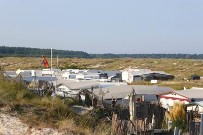 Blick am Donnerstag (28.09.2023) in Prerow (Vorpommern R?gen) auf das ?rtliche Regenbogen-Camp im Nationalpark Vorpommer-stock-foto