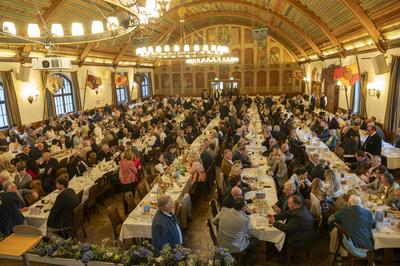 M?nchen, 58. Schwabinger Fischessen im Muenchner Hofbraeuhaus, gut besucht der Festsaal *** Munich, 58 Schwabing fish di-stock-foto