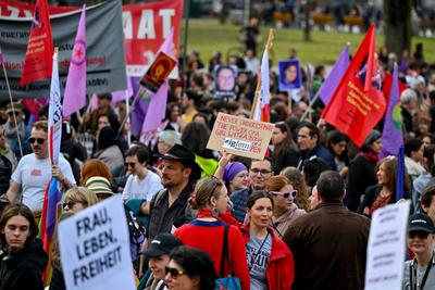 Demonstration Internationaler Frauentag in Linz-stock-photo