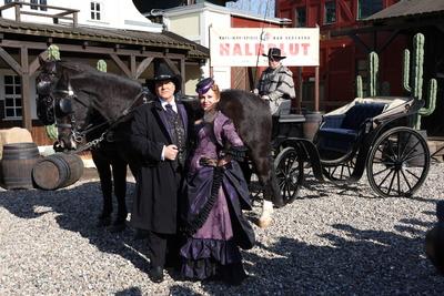 Sonja Kirchberger (Die Venusfalle) und Francis Fulton-Smith sind die Stars in der Arena im B?hnenst?ck Halbblut. Sie spi-stock-foto
