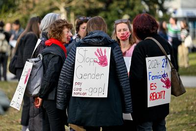 Demonstration Internationaler Frauentag in Linz-stock-photo