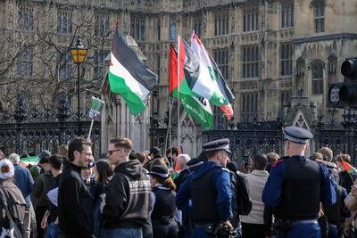 Protester Climbs Elizabeth Tower-stock-foto