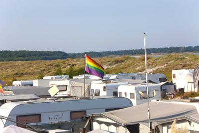 Blick am Donnerstag (28.09.2023) in Prerow (Vorpommern R?gen) auf das ?rtliche Regenbogen-Camp im Nationalpark Vorpommer-stock-foto