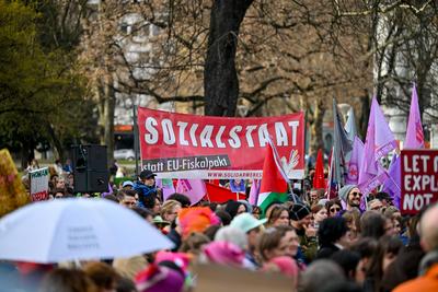 Demonstration Internationaler Frauentag in Linz-stock-photo