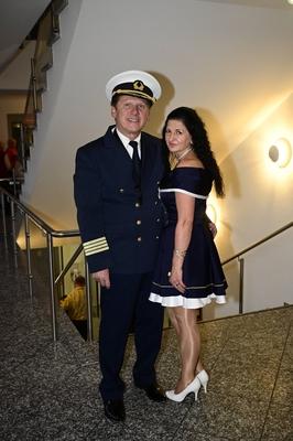 Captain Freddy und Gabriela bei der Frauentagsgala 2025 im Haus des Gastes - Blaue Kugel. Cunewalde, 07.03.2025 Sachsen-stock-foto