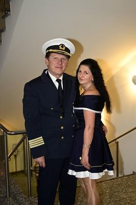 Captain Freddy und Gabriela bei der Frauentagsgala 2025 im Haus des Gastes - Blaue Kugel. Cunewalde, 07.03.2025 Sachsen-stock-foto