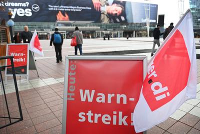 Ver.di ruft Bodenpersonal  und Sicherheistpersonal zu Warnstreik auf-stock-foto