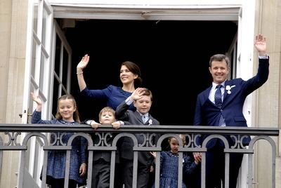 Kronprinz Frederik mit Kronprinzessin Mary und Kindern Prinz Christian Prinzessin Isabella Prinz V-stock-photo