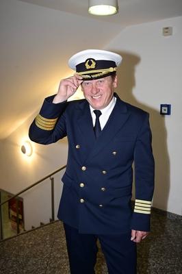 Captain Freddy und Gabriela bei der Frauentagsgala 2025 im Haus des Gastes - Blaue Kugel. Cunewalde, 07.03.2025 Sachsen-stock-foto