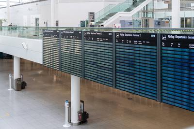 Munich, Bavaria, Germany - February 28, 2025: Verdi 48 hours strike at Franz Josef Strau? Airport in Munich. An almost e-stock-foto