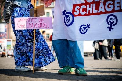 FEMINISTISCHER KAMPFTAG IN ERFURT-stock-foto