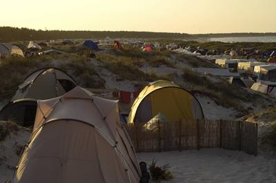 Bildnummer: 53254873  Datum: 07.08.2009  Copyright: imago/J?rgen HanelAbendstimmung auf dem Campingplatz in den D?nen - Regenbogen Camp Prerow auf dem Dar? an der Ostsee, Landschaft; 2009, Prerow , Deutschland, Regenbogencamp, Camping, Abend, Zelt; , quer, Kbdig, Totale,  , Reisen, Mecklenburg Vorpommern, Europa o0 ZeltplatzBildnummer 53254873 Date 07 08 2009 Copyright Imago J?rgen Hanel Abendstimmung on the Campsite in the Dunes Rainbow Camp Prerow on the Dar? to the Baltic Sea Landscape 2009 Prerow Germany Rainbow camp Camping Evening Tent horizontal Kbdig long shot Travel Mecklenburg Western Pomerania Europe o0 Campground-stock-foto