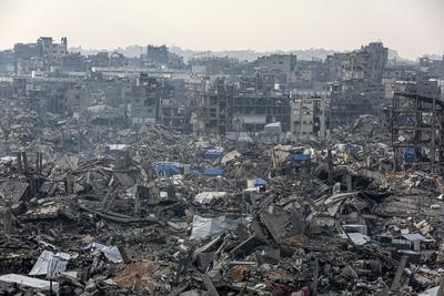 A general view of the destruction as Palestinians continue their daily life with limited resources among the rubble of buildings destroyed as a result of Israeli attacks in Jabalia-stock-foto