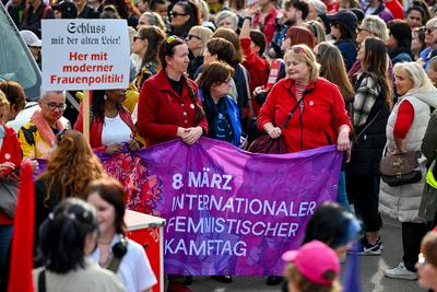 Demonstration Internationaler Frauentag in Linz-stock-photo