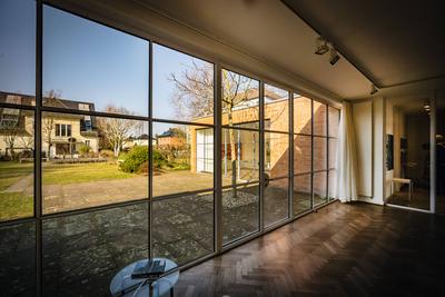Mies van der Rohe Haus Berlin-stock-photo