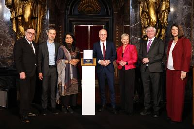 Buber-Rosenzweig-Medaille an Ehepaar Mendel/Cheema verliehen-stock-foto
