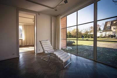 Mies van der Rohe Haus Berlin-stock-photo