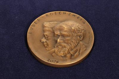 Buber-Rosenzweig-Medaille an Ehepaar Mendel/Cheema verliehen-stock-foto