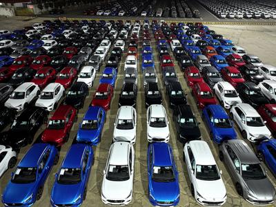 Lianyungang Port Vehicles Export-stock-foto