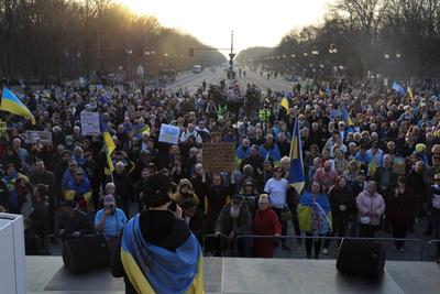 Stand with Ukraine - Demonstration in Berlin-stock-foto