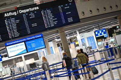Warnstreiks an Flugh?fen - Stuttgart-stock-foto
