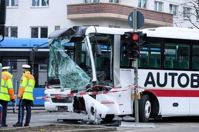 Schwerer Unfall in M?nchen-stock-foto