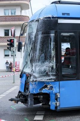 Schwerer Unfall in M?nchen-stock-foto