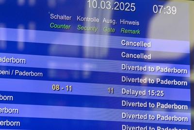 Warnstreiks der Besch?ftigten im Luftsicherheitsbereich-stock-foto