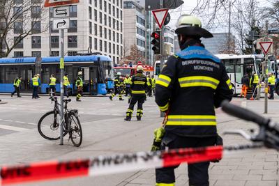 Munich, Bavaria, Germany - March 10, 2025: Serious traffic accident in Munich, a coach and a streetcar collided. The fir-stock-foto