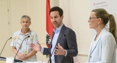 20250310 Pressekonferenhz des Bildungsministers zum Thema Handyfreie Zonen in Schulen-stock-foto