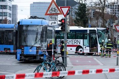 Schwerer Unfall in M?nchen-stock-foto
