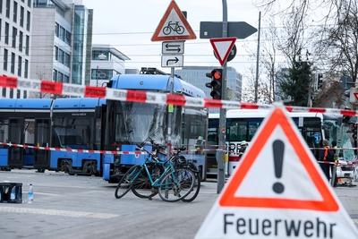 Schwerer Unfall in M?nchen-stock-foto
