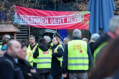 Warnstreiks der Besch?ftigten im Luftsicherheitsbereich-stock-foto