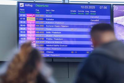 Warnstreiks der Besch?ftigten im Luftsicherheitsbereich-stock-foto