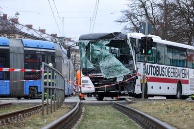 Schwerer Unfall in M?nchen-stock-foto