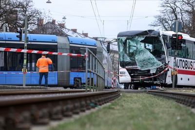 Schwerer Unfall in M?nchen-stock-foto