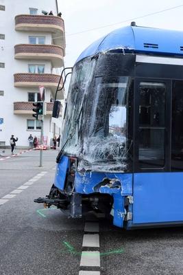 Schwerer Unfall in M?nchen-stock-foto