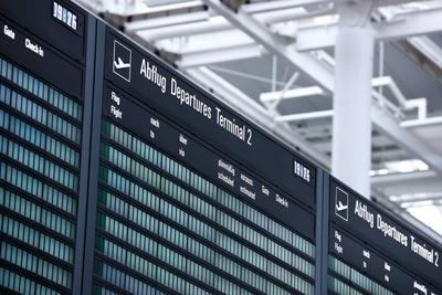 Warnstreiks der Besch?ftigten im Luftsicherheitsbereich-stock-foto