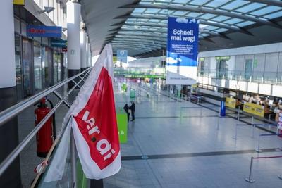 Warnstreiks der Besch?ftigten im Luftsicherheitsbereich-stock-foto