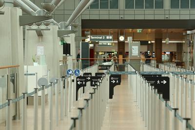 Menschenleere Sicherheitsschleuse im Airport Hamburg w?hrend des Warnstreiks der Besch?ftigten am Hamburger Flughafen, d-stock-foto