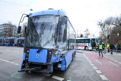 Schwerer Unfall in M?nchen-stock-foto