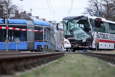 Schwerer Unfall in M?nchen-stock-foto
