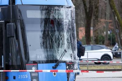 Schwerer Unfall in M?nchen-stock-foto