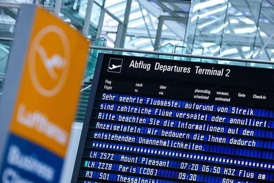 Warnstreiks der Besch?ftigten im Luftsicherheitsbereich-stock-foto
