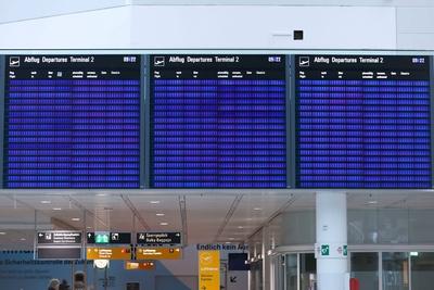 Warnstreiks der Besch?ftigten im Luftsicherheitsbereich-stock-foto