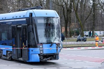 Schwerer Unfall in M?nchen-stock-foto