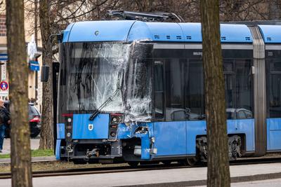 Munich, Bavaria, Germany - March 10, 2025: Serious traffic accident in Munich, a coach and a streetcar collided. The str-stock-foto