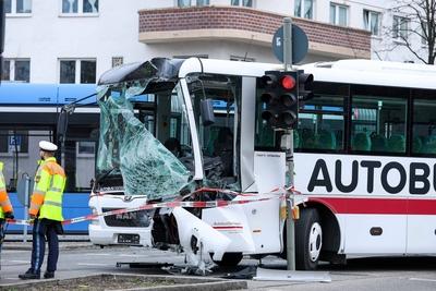 Schwerer Unfall in M?nchen-stock-foto