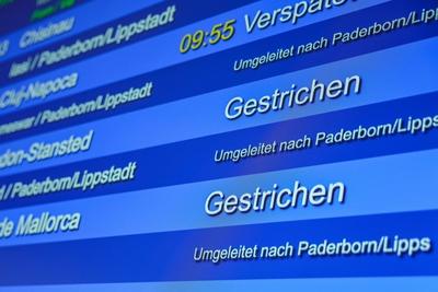 Warnstreiks der Besch?ftigten im Luftsicherheitsbereich-stock-foto