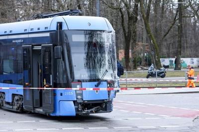 Schwerer Unfall in M?nchen-stock-foto